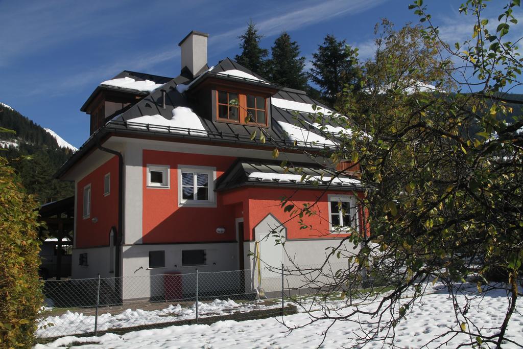 Villa Schnuck - Das Rote Ferienhaus Bad Gastein Luaran gambar