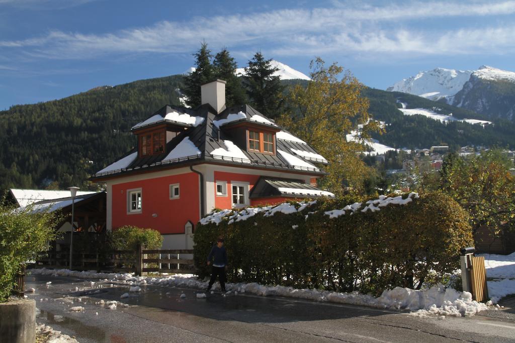 Villa Schnuck - Das Rote Ferienhaus Bad Gastein Luaran gambar